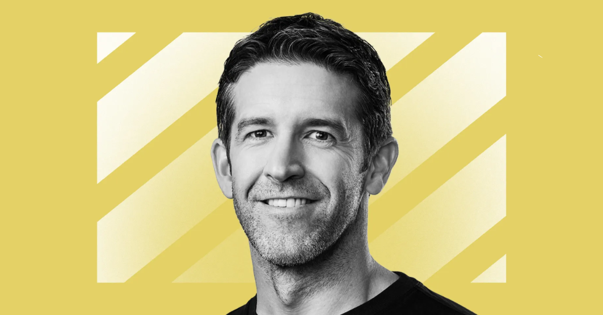 ¿Quién es John Ternus y qué retos enfrentará como futuro CEO de Apple?